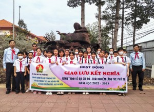 Trường TH Hồ Hảo Hớn Tổ Chức Giao Lưu Kết Nghĩa Gắn Với Thăm Địa Chỉ Đỏ