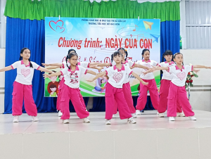 Trường Tiểu học Hồ Hảo Hớn tổ chức chương trình “Ngày của con” với chủ đề “ Sông để yêu thương”  cho học sinh khối lớp 4