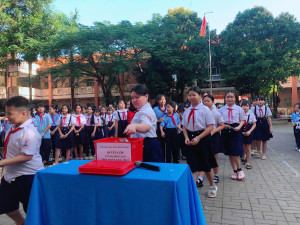 TRƯỜNG TIỂU HỌC HỒ HẢO HỚN TỔ CHỨC QUYÊN GÓP ỦNG HỘ ĐỒNG BÀO MIỀN TRUNG BỊ BÃO LŨ