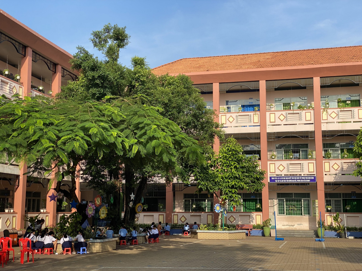 HỘI THI VẼ TRANH CHÀO MỪNG NGÀY PHỤ NỮ VIỆT NAM 20/10/2023