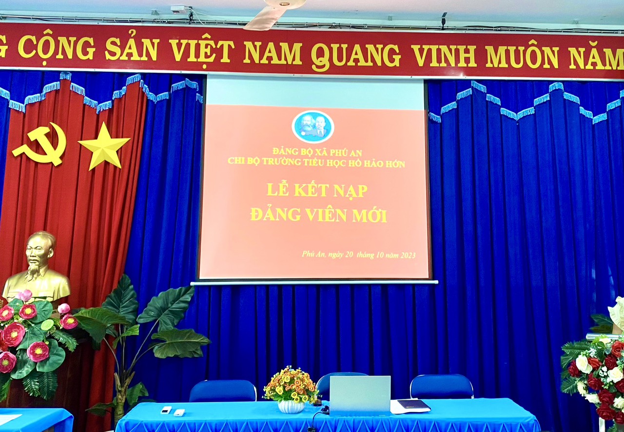 LỄ KẾT NẠP ĐẢNG VIÊN MỚI