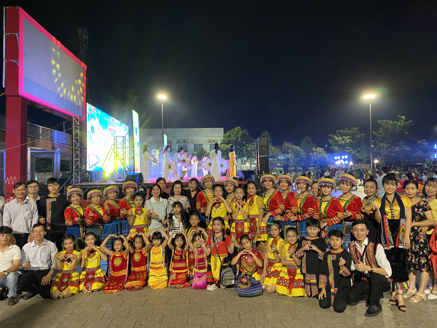 Trường tiểu học Hồ Hảo Hớn tham gia Hội Thi Tiềng Hát Giáo Viên