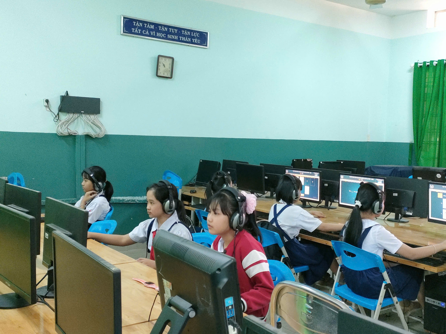 TỔ CHỨC KỲ THI OLYMPIC TIẾNG ANH TRÊN INTERNET (IOE) CẤP XÃ/PHƯỜNG – NĂM HỌC 2025–2026