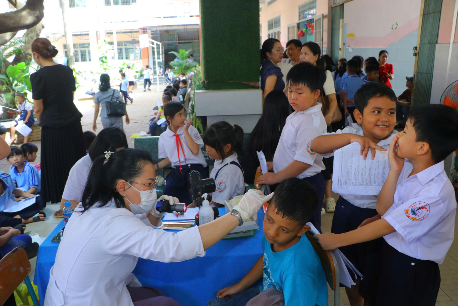 TRƯỜNG TIỂU HỌC HỒ HẢO HỚN – CHĂM SÓC SỨC KHỎE HỌC SINH, SẴN SÀNG CHO NĂM HỌC MỚI